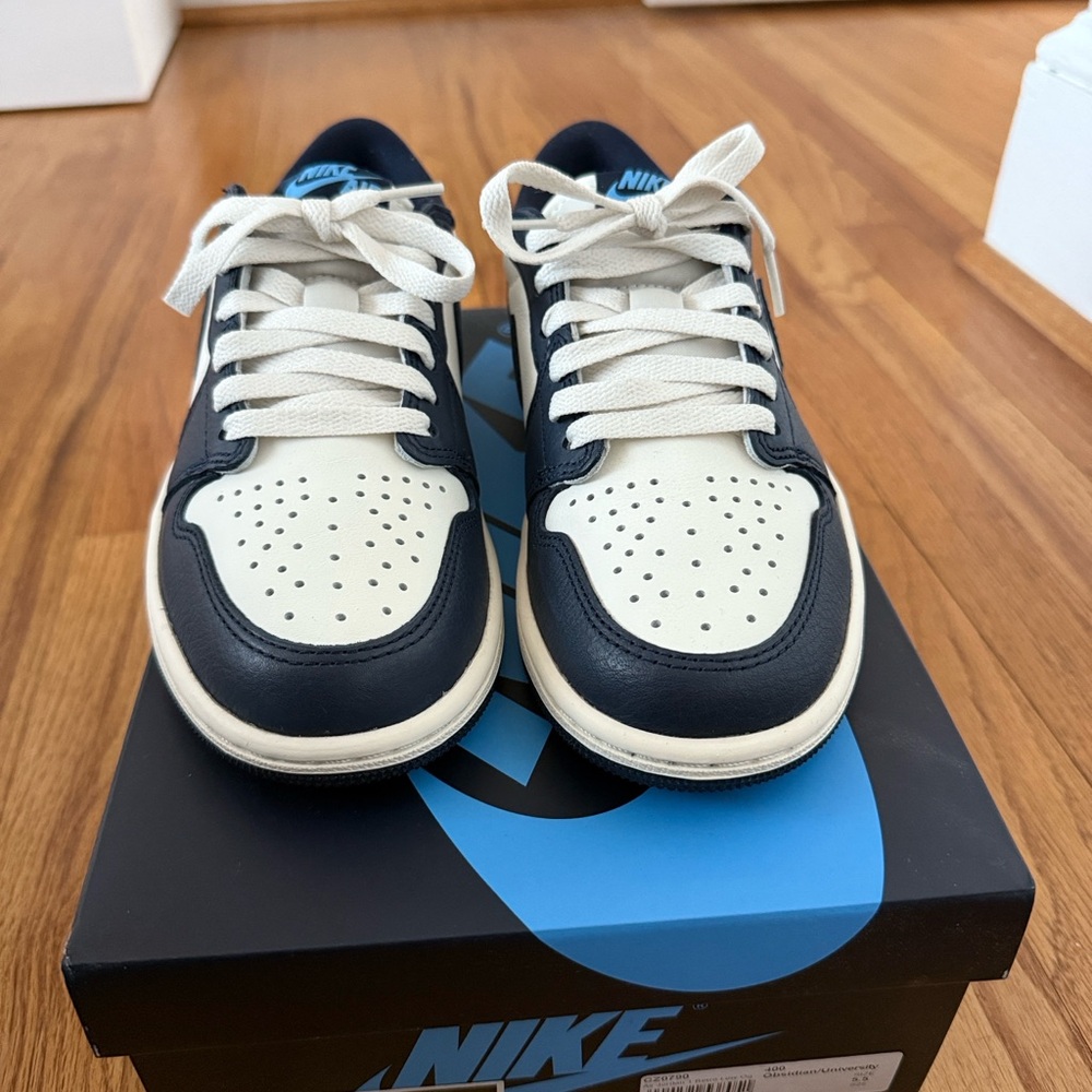 Jordan 1 low og obsidian size 5.5 men